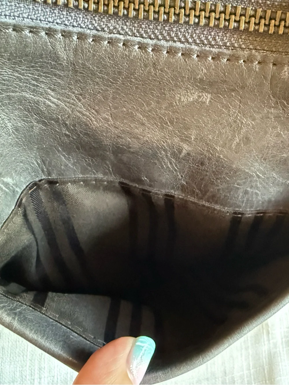 Frye Melissa X5604 Carbon Grey Gray Swing Leather shoulder Bag Medium *Flawed*